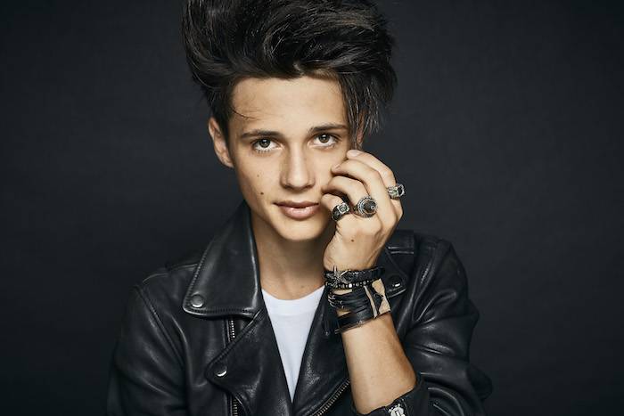 ‘Amici 16’, continua il successo di Thomas Bocchimpani: ecco la data di uscita del suo nuovo album! article-post