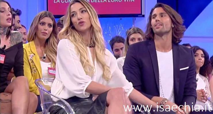 ‘Grande Fratello Vip 2’, Luca Onestini e Soleil Sorge erano d’accordo? Ecco le rivelazioni di Cecilia Rodriguez! (video) preview