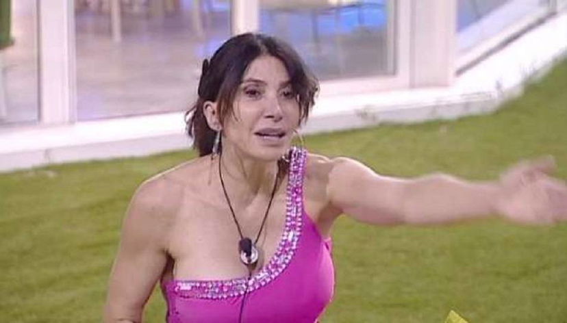 ‘Grande Fratello Vip 2’, Carmen Di Pietro dichiara: “La palpata di Marco Predolin? Non è rispettoso verso una donna. Gli altri mi hanno fatta fuori perchè sono invidiosi!” (Video) preview