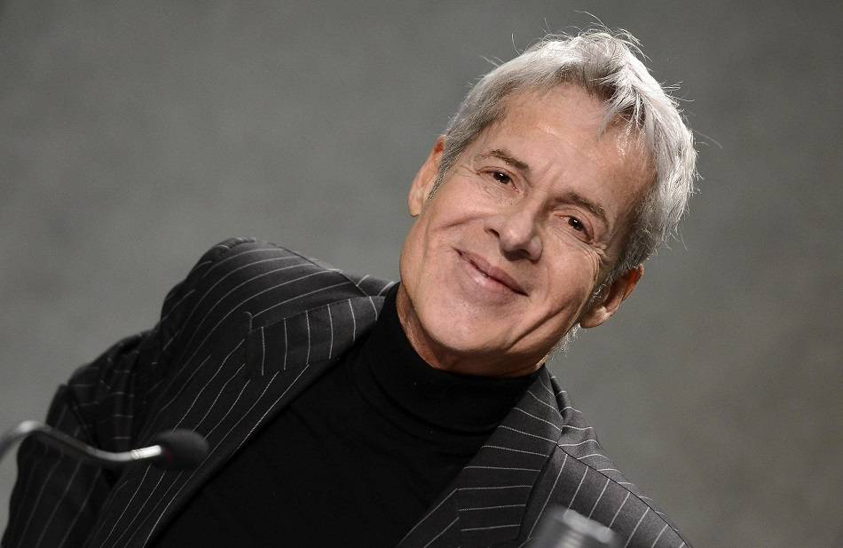 ‘Sanremo 2018’, il settimanale ‘Chi’ svela chi saranno le “vallette” che affiancheranno Claudio Baglioni! article-post