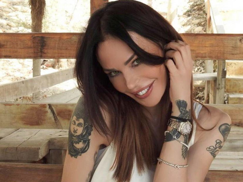 Nina Moric sulla querelle tra Alfonso Signorini e Giulia De Lellis: “Mi è venuta la pelle d’oca, ha fatto bene lui ad arrabbiarsi! Certo è che se metti quei personaggi dentro la Casa…” preview