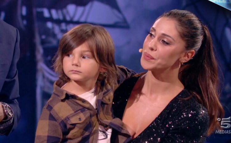 ‘Chi ha incastrato Peter Pan’, debutto televisivo per il piccolo Santiago De Martino! (Video) preview