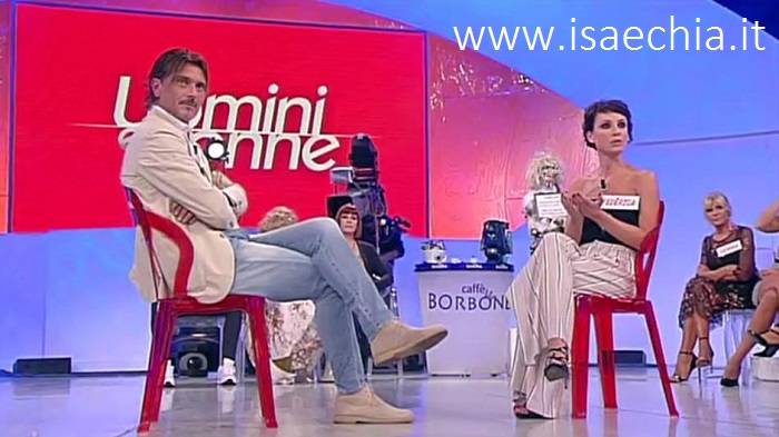 ‘Uomini e Donne’: l’opinione di Isa sulla puntata del Trono over del 19/10/17 article-post