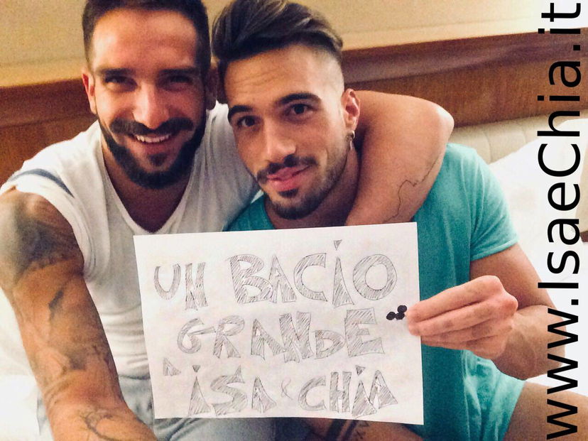Alex Migliorini e Alessandro D’Amico a IsaeChia.it: “Siamo stati da subito complici, ci sembrava di conoscerci da sempre! La distanza? Questo inverno lo passeremo in Italia e l’estate ad Ibiza! Il più geloso tra noi due è…” preview