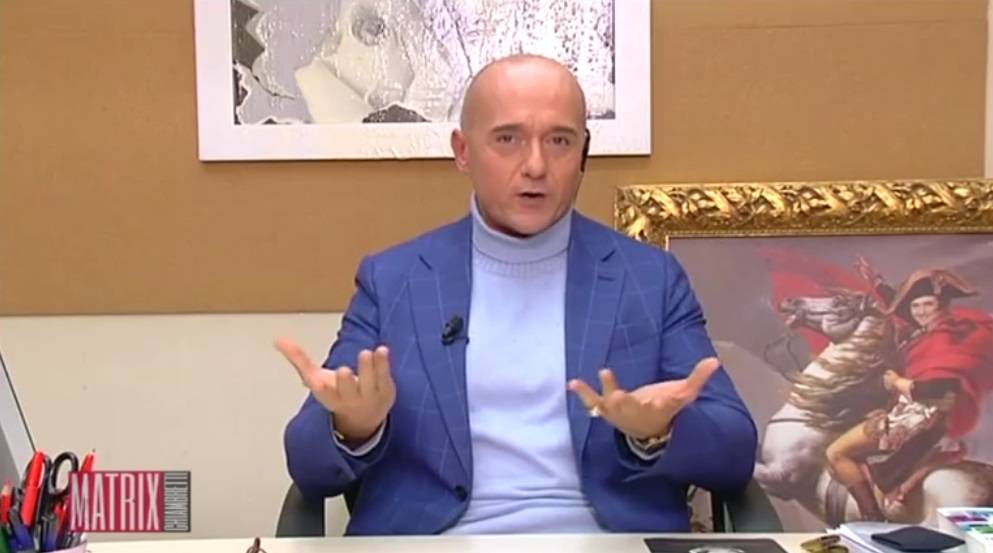 Alfonso Signorini al vetriolo: “Ho comunicato agli autori del ‘GF Vip 2’ che non voglio più interloquire con la signora Giulia De Lellis! Francesco Monte? Combatterà la sua sofferenza amorosa all”Isola 13’…” article-post