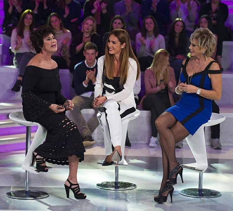 Corinne Clery e Carmen Russo ospiti a ‘Verissimo’: per l’attrice Cristiano Malgioglio è il vero burattinaio della Casa del ‘Gf Vip 2′, per la ballerina Cecilia Rodriguez avrebbe dovuto aspettare a lanciarsi con Ignazio Moser perché…’ (Video) article-post