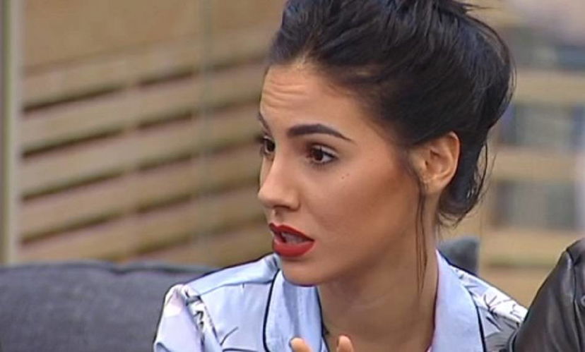 Giulia De Lellis, la pagina ufficiale dell’ex corteggiatrice afferma: “La mamma di Giulia e Andrea Damante sono intervenuti contro la produzione del ‘Gf Vip 2’, per questo da due settimane non sono invitati in studio!” preview