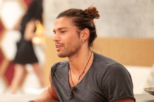 ‘Grande Fratello Vip 2’, ecco chi potrebbe essere l’ammiratrice segreta di Luca Onestini! preview