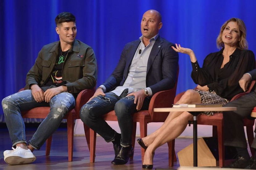 Simona Ventura e Stefano Bettarini con il loro primogenito Niccolò al ‘Maurizio Costanzo Show’: “Si finisce di essere marito e moglie ma mai genitore!”. E sulla partecipazione del figlio a ‘L’Isola dei Famosi 13’… preview