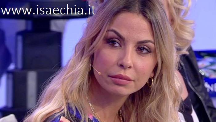 ‘Uomini e Donne’, Sabrina Ghio fa chiarezza sulla vicenda che l’ha coinvolta in Sardegna. E un’ex naufraga prende le sue parti (Video) preview
