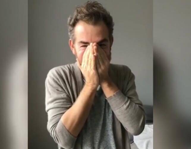 ‘Grande Fratello Vip 2’, Daniele Bossari onora la scommessa con Luca Onestini! (Video) preview