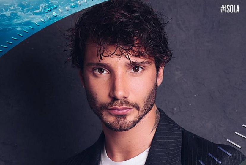 ‘L’Isola dei Famosi 13’, Stefano De Martino confessa: “Tre anni fa fui chiamato come concorrente ma rifiutai perchè…” preview