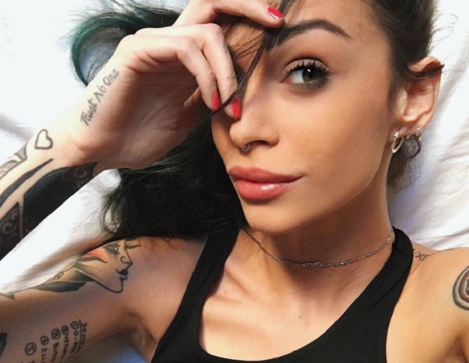 ‘Uomini e Donne’, Valentina Dallari ammette: “Sì, soffro di disturbi alimentari. Sono in terapia psicologica da tempo e…” article-post