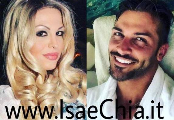 Cristina Roncalli di nuovo contro Mariano Catanzaro: “Sono sicura che Maria De Filippi lo abbia chiamato a ‘Uomini e Donne’ solo per tenerezza. E’ lì per fare audience, i suoi teatrini fanno show!” article-post