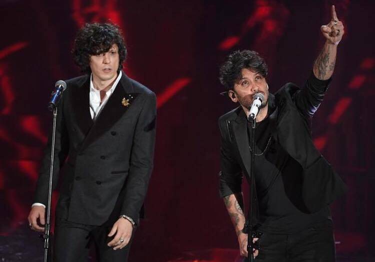‘Sanremo 2018’, giallo sul brano di Ermal Meta e Fabrizio Moro. Il duo favorito dell’Ariston rischia la squalifica? preview