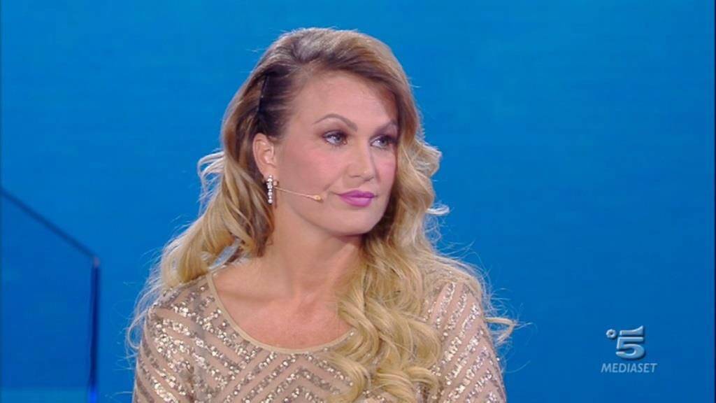 Eva Henger non si ferma più e lancia un nuovo durissimo attacco alla produzione de ‘L’Isola Dei Famosi 13’ article-post