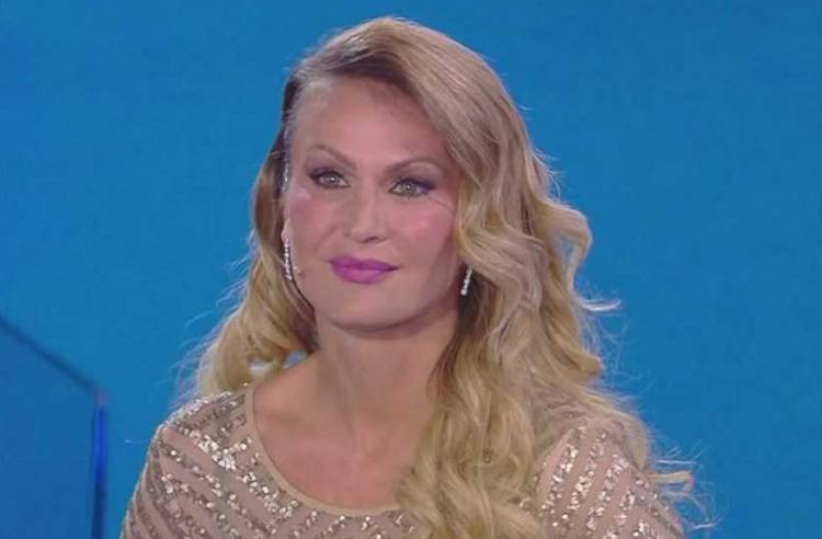 Eva Henger in radio: “Stupita dalla falsità di Craig Warwick. Stefano De Martino coinvolto nel canna-gate? Non l’ho mai visto fumare”. E sull’auricolare di Daniele Bossari e l’incontro tra Francesco Monte e Cecilia Rodriguez… article-post
