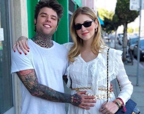 Chiara Ferragni a riposo: il piccolo Leone non cresce bene. E Fedez sui social: “È incredibile come cambi la scala delle priorità della vita”. (Video) preview