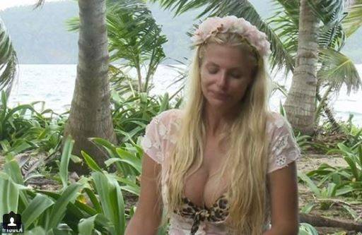 ‘Domenica Live’, parla la mamma di Francesca Cipriani: “A 19 anni mia figlia è stata molestata dal suo datore di lavoro!” preview