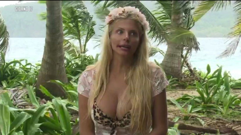 ‘Isola 13’, Francesca Cipriani in lacrime: “Sono stata vittima di bullismo e soffro quando mi dicono che sono solo stupida!” preview