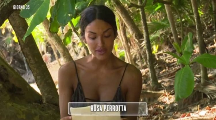 ‘Isola 13’, le lacrime di Rosa Perrotta per la lettera scritta dal fidanzato Pietro Tartaglione in occasione del suo compleanno! (Video)