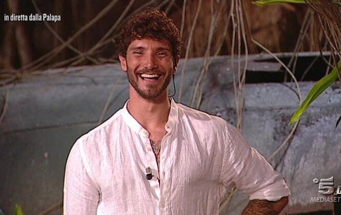 ‘L’Isola dei Famosi 14’, l’inviato in Honduras non sarà più Stefano De Martino: ecco perché preview