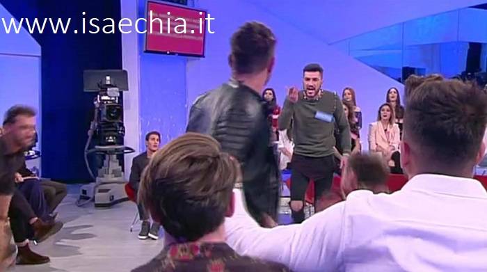 ‘Uomini e Donne’: l’opinione di Isa sulla puntata del Trono classico del 6/02/18 preview