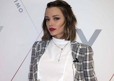 Silvia Provvedi racconta la vita con Fabrizio Corona fuori dal carcere e poi afferma: “La cosa che mi preoccupa? Alcune sue amicizie. Se la nostra storia dovesse finire…” article-post