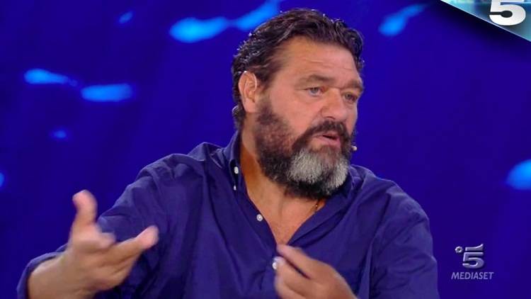 ‘Isola 13’, Franco Terlizzi agguerritissimo contro Jonathan Kashanian e Bianca Atzei: “Sono le persone più false, sleali e ipocrite che abbia mai conosciuto in vita mia!” preview