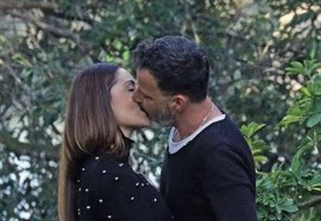 ‘Uomini e Donne’, dopo la fine del matrimonio con Tina Cipollari Kikò Nalli ha ritrovato l’amore al fianco di Myr Garrido! (foto) preview