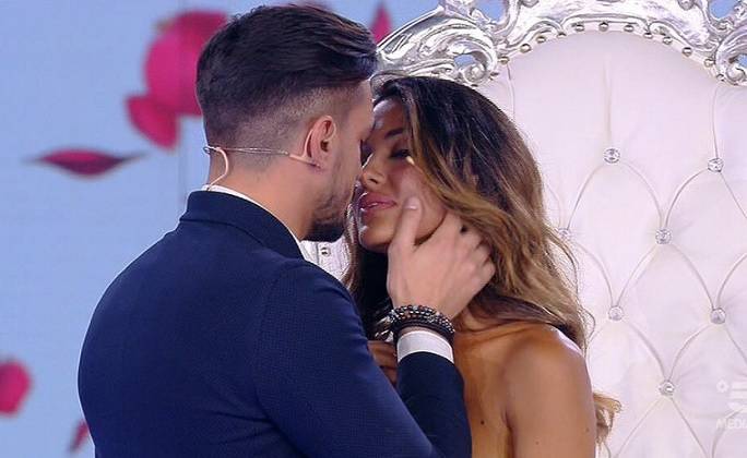 ‘Isola 13’, Rosa Perrotta cambiata grazie al reality show di Canale 5: “Ora ho una nuova visione della felicità e mi immagino mamma!” article-post