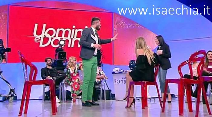 ‘Uomini e Donne’: l’opinione di Isa sul Trono over del 3/04/18 preview