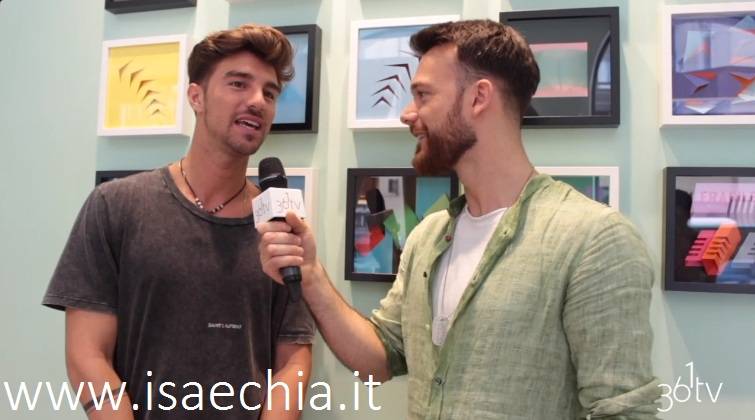 Andrea Damante spiega: “Nel mondo moderno il gossip aiuta, è sempre una chiacchiera in più!”. E sul nuovo disco in uscita svela… article-post