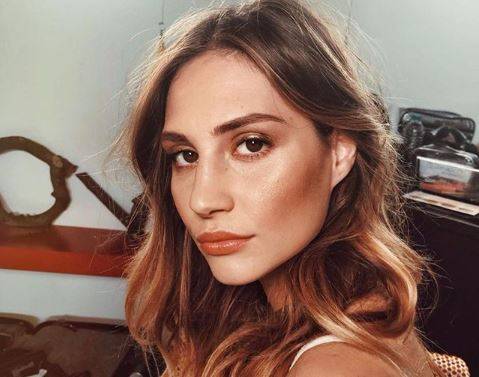 ‘Uomini e Donne’, Beatrice Valli contro l’eccessivo ricorso ai ritocchi estetici: “Nessuno riesce più a distinguersi, tutte uguali e tutte finte!”. E dall’ospedale si commuove pensando ai figli… (Video) preview