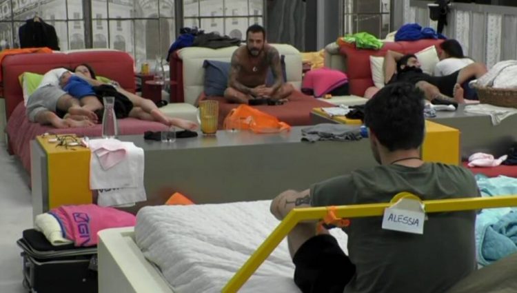 ‘Grande Fratello 15’, Luigi Favoloso punzecchia Danilo Aquino: “Più parli, più spari minchiate, più è probabile che tu esca!” article-post