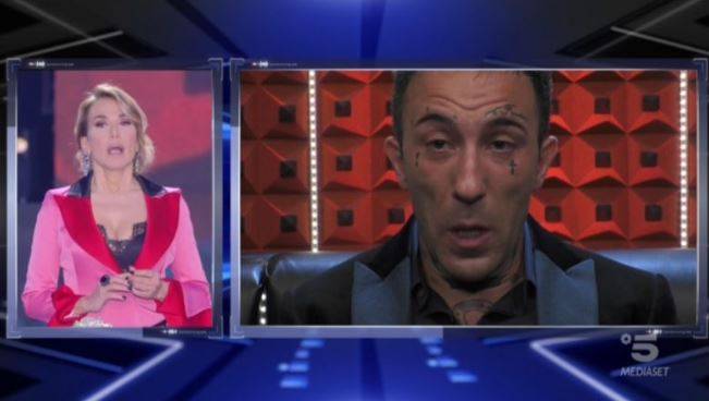 ‘Gf 15’, nuove polemiche su Simone Coccia. L’agente di una nota attrice hard accusa Barbara D’Urso: “Voglio raccontare tutta la verità che finora è stata insabbiata” (Video) preview