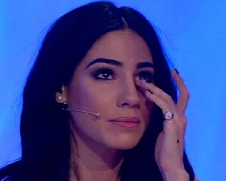 ‘Uomini e Donne’, Giulia De Lellis ospite alla scelta di Nilufar Addati si commuove, e Andrea Damante sbotta sui social: ‘Nel mondo reale non è tutto così bello!’ article-post