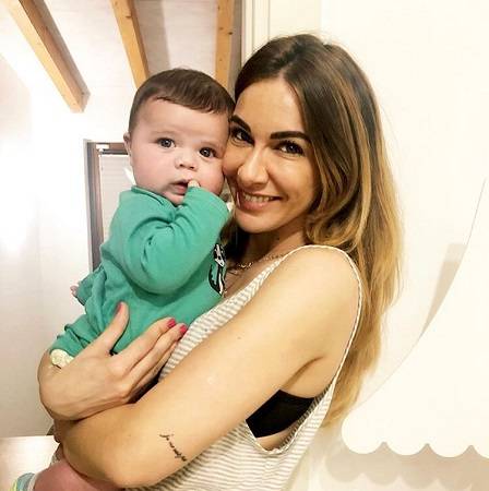 ‘Gf 7’, Melita Toniolo risponde alle critiche sul suo aspetto fisico dopo la gravidanza: “La mia pancia sarà anche brutta ma si rimette a posto, la cattiveria invece non penso abbia speranze!” preview