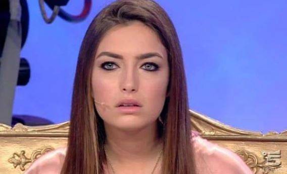 Raffaella Mennoia prende posizione su Nilufar Addati? Ecco le ultime mosse social della redattrice di ‘Uomini e Donne’ preview