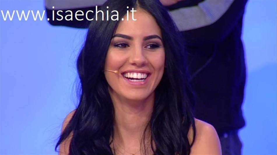 Giulia De Lellis ripercorre su Instagram il suo 2018, e con una foto ironizza sulla fine della storia con Andrea Damante: “Le corna fanno dimagrire!”. Mentre su Irama… article-post