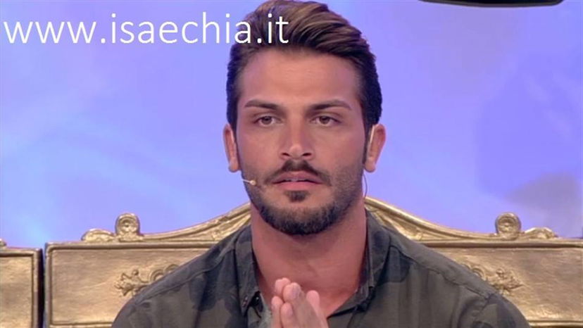 E’ amore tra Mariano Catanzaro e un’opinionista di ‘Pomeriggio 5’? Arriva il botta e risposta sui settimanali preview