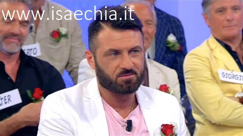 ‘Trono over’, Sossio Aruta protagonista di un imbarazzante siparietto nel corso di un evento! (Video) preview