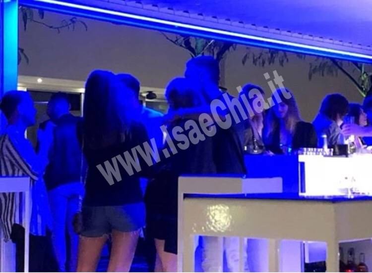 ‘Uomini e Donne’, una nostra utente avvista Lorenzo Riccardi in discoteca e ci racconta che… (Foto) preview