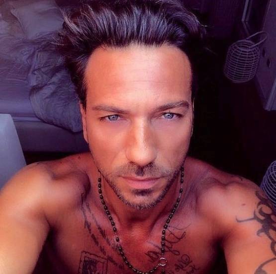 ‘Uomini e Donne’, Costantino Vitagliano racconta come ha speso i (parecchi) soldi guadagnati grazie al programma! preview