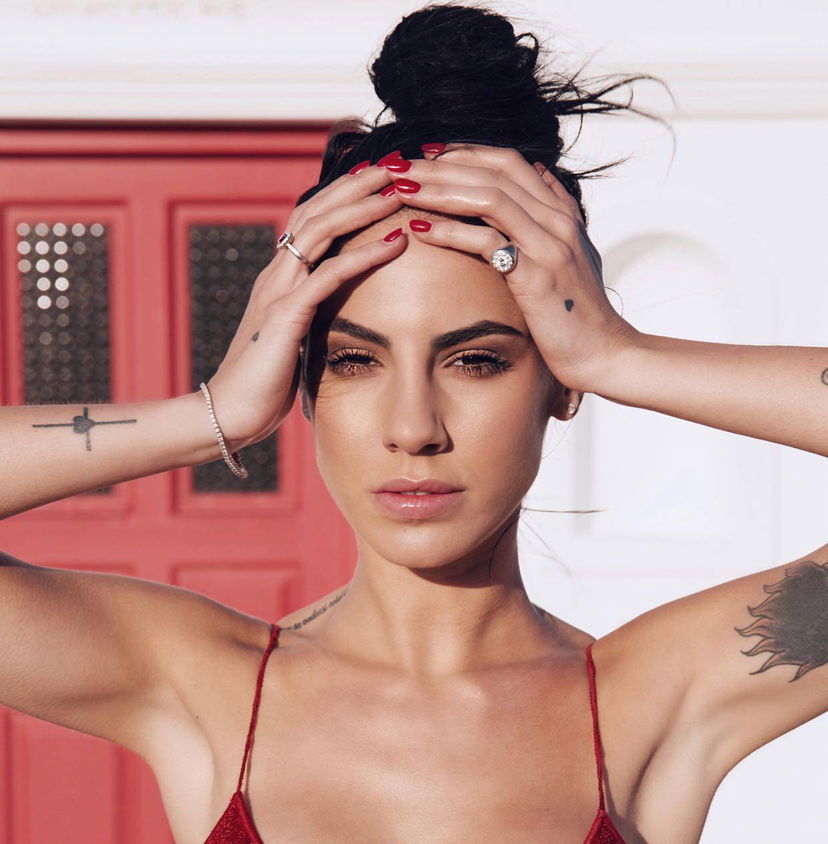 Giulia De Lellis tuona sui social: “Non ho bisogno di sfruttare la mia storia per guadagnare! Con Andrea Damante è una situazione particolare, quando gli darò un ruolo specifico nella mia vita ve lo farò sapere. Ignazio Moser e Sonia Lorenzini? Persone che mi hanno fatto molto male” preview