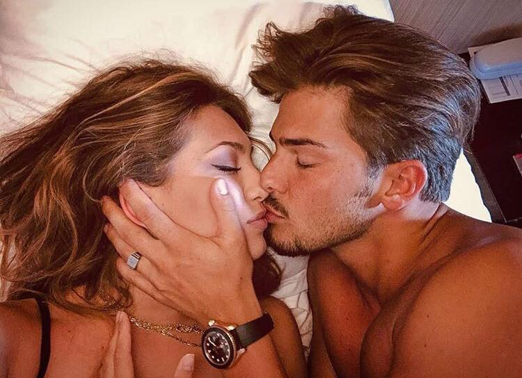 ‘Uomini e Donne’, Paolo Crivellin e Angela Caloisi festeggiano 4 mesi d’amore, e l’ex tronista ironizza così sulla presunta crisi… article-post