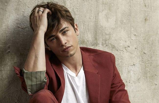 Riccardo Marcuzzo spiazza: “La gente mi sottovaluta, ma so alternare brani da bimbominkia a pezzi più maturi. ‘Amici’? L’ho usato!”. E sulla fidanzata Sara racconta… article-post