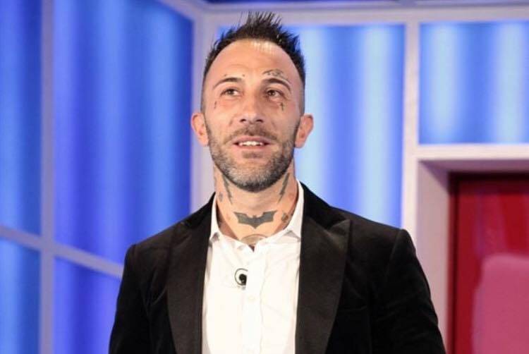 ‘Gf 15’, Simone Coccia a muso duro contro gli altri inquilini della Casa scatena le reazioni di Matteo Gentili e Angelo Sanzio! (Video) preview