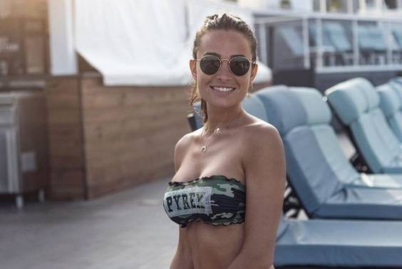 ‘Uomini e Donne’, Vittoria Deganello si difende dalle critiche: “Ho rifatto il seno ma non sono tutta di plastica e non ho perso il mio essere acqua e sapone!” preview