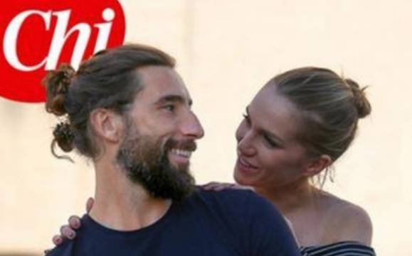 ‘Striscia la Notizia’, Vittorio Brumotti esce allo scoperto con la nuova fidanzata Annachiara Zoppas (Foto) article-post